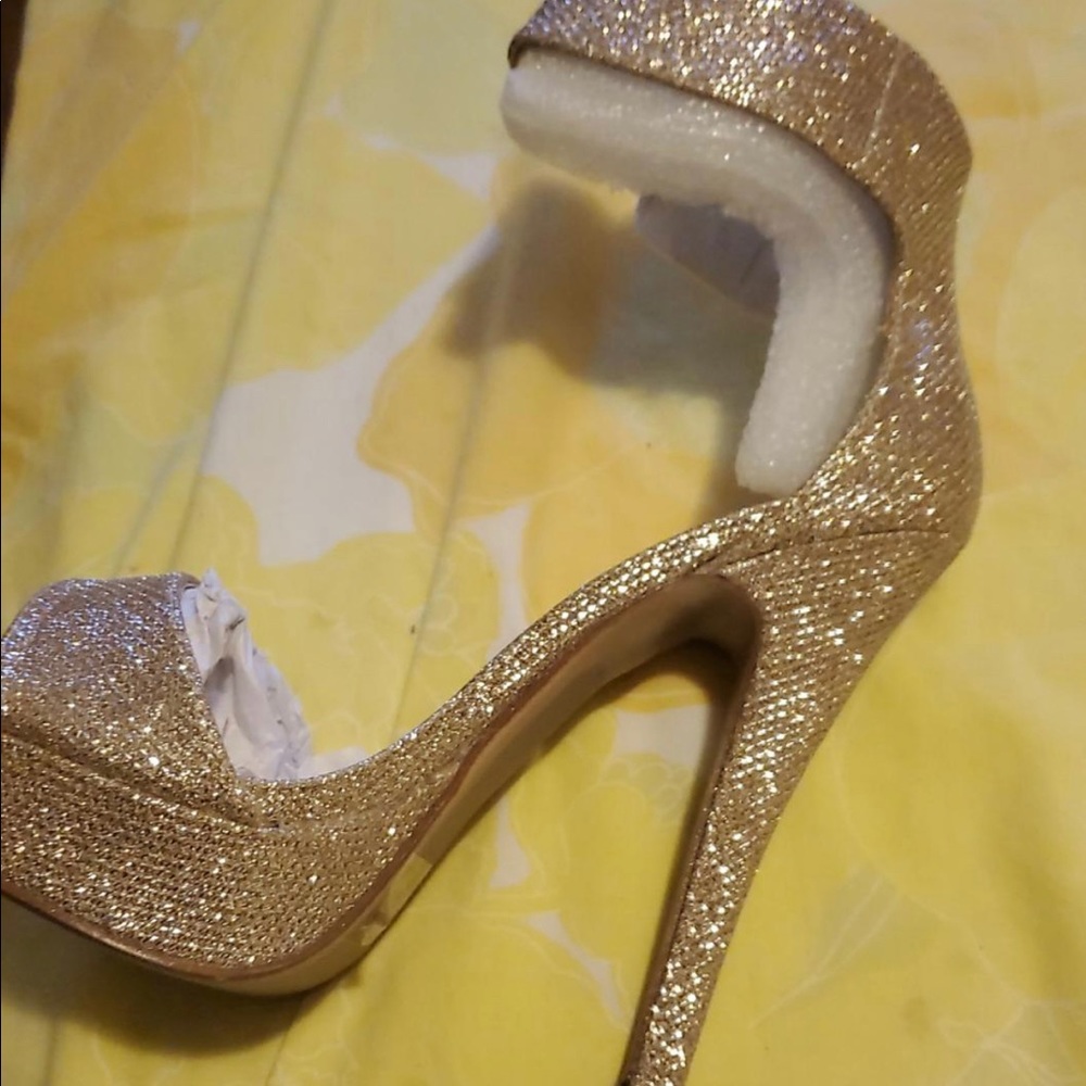 COPY - NWT Gold Glitter Ankle Strap Pumps Heel